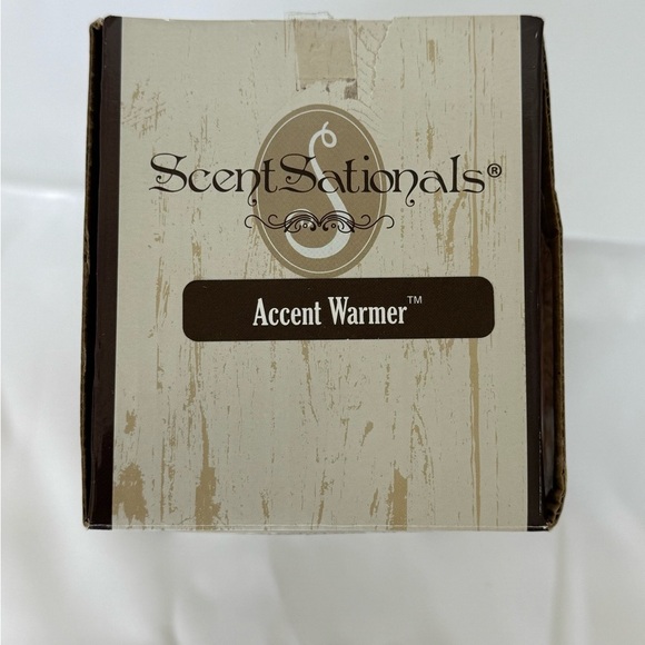 Scentsationals "Leather 'N Iron" Plug-in Wax Warmer w/ Horseshoe and Star - Picture 7 of 16